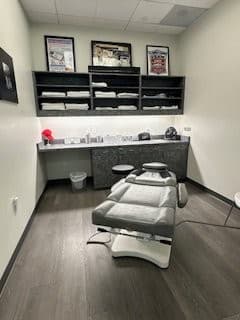 A private treatment room with a treatment table at the KOH Physical Therapy Lab clinic in Irvine