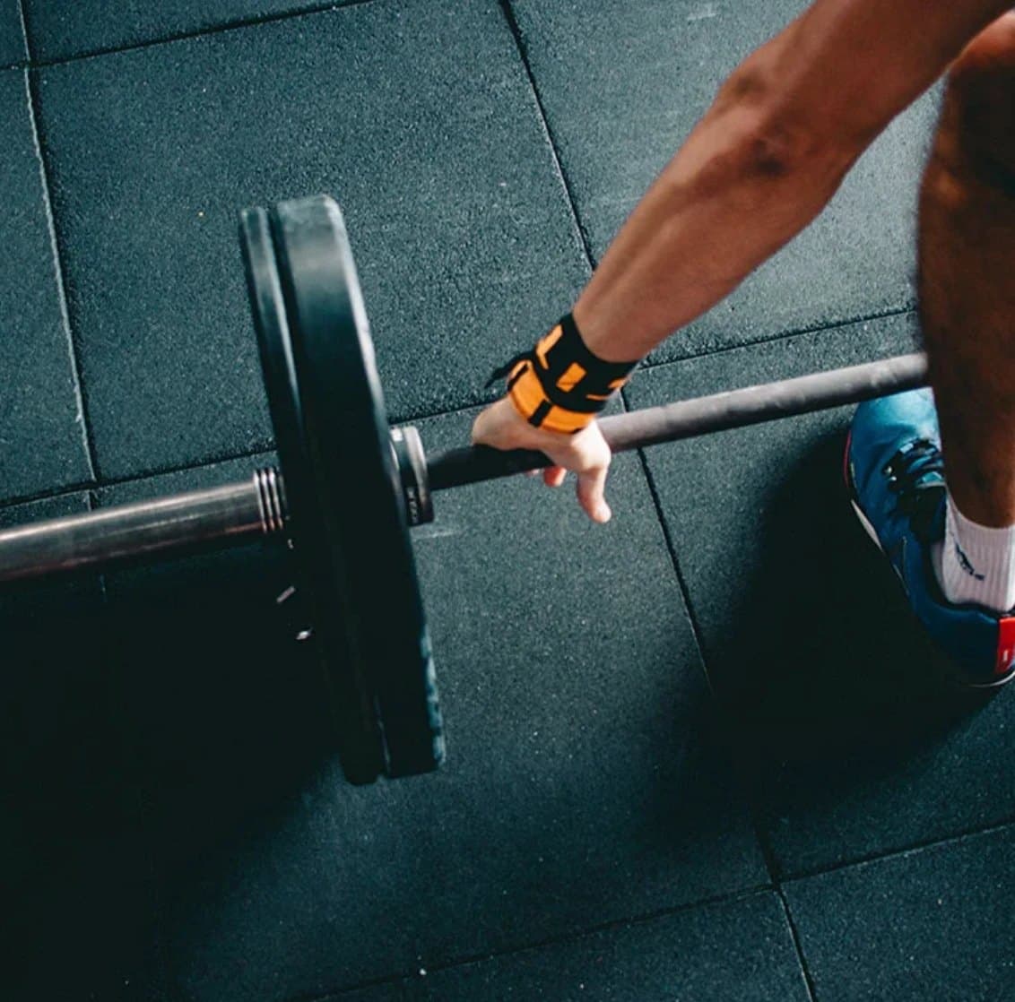 Close-up of a lifter gripping a loaded barbell before a deadlift