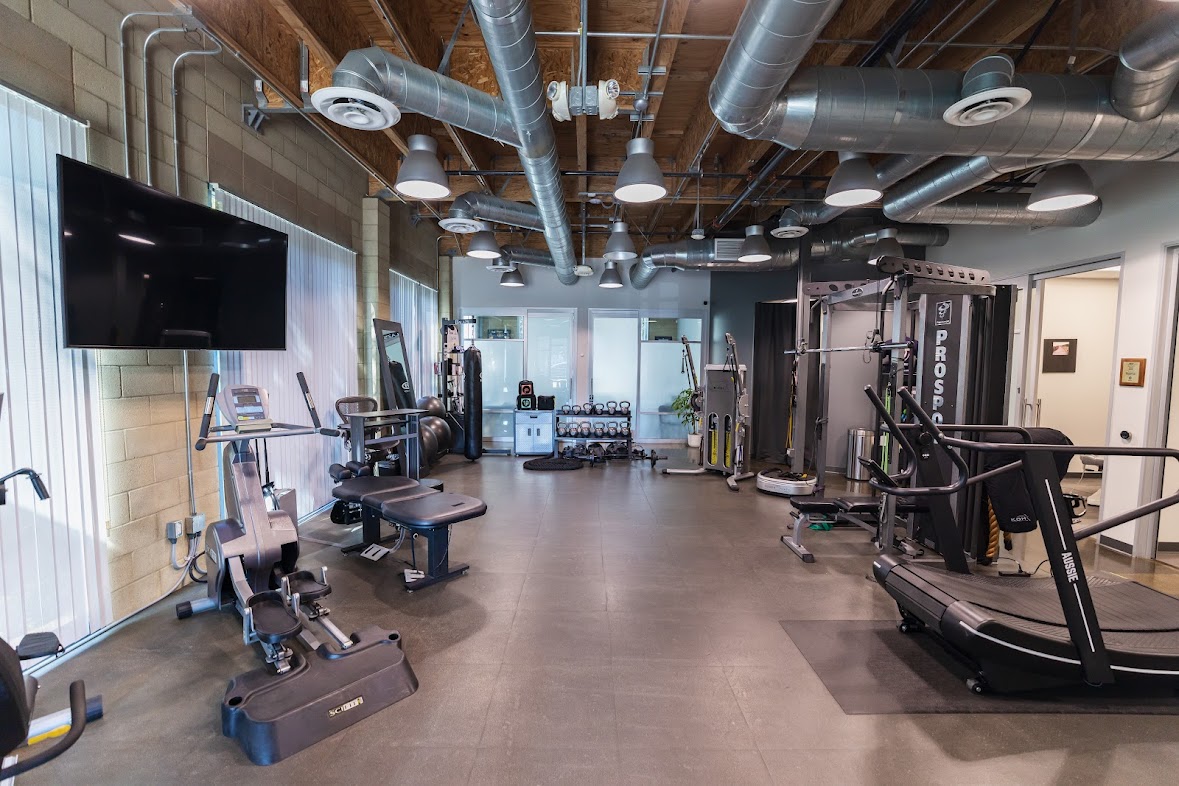 Koh PT Lab in Irvine CA offers space for rent to other medical professionals such as private personal trainers and chiropractors